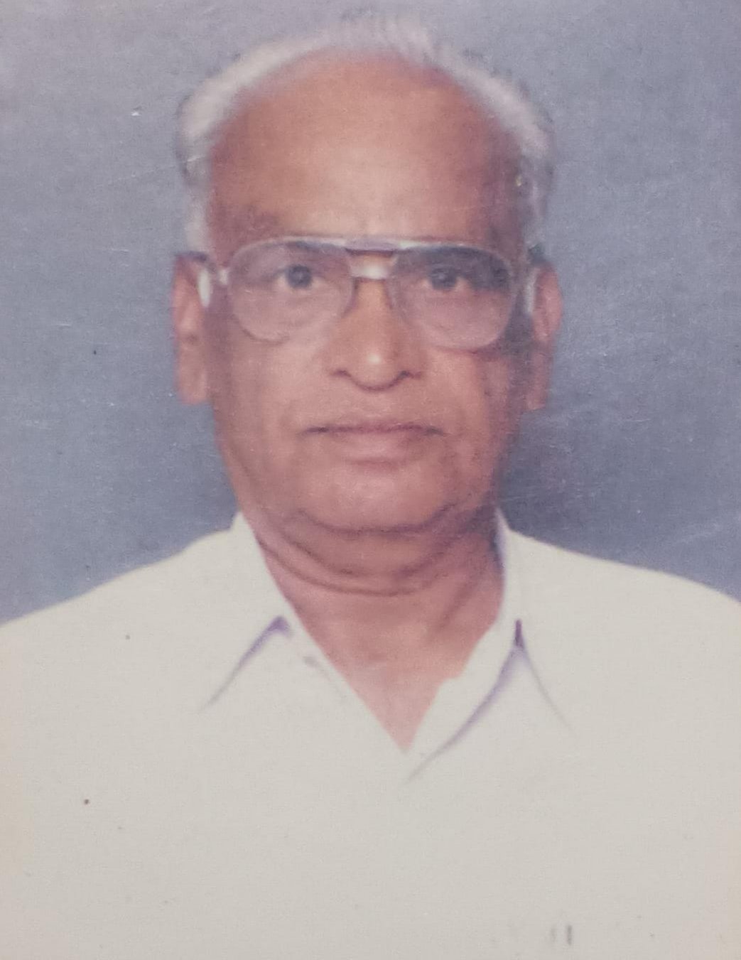 नोबेल इंटरनॅशनल स्कूल पाळधी व पोद्दार लर्न स्कूल अमळनेरचे संस्थापक चेअरमन प्रशांत सूर्यवंशी यांना पितृशोक , कै. भगवान शंकर सूर्यवंशी यांचे अल्पशा आजाराने निधन; पाळधी खुर्द येथे आज अंत्यविधी