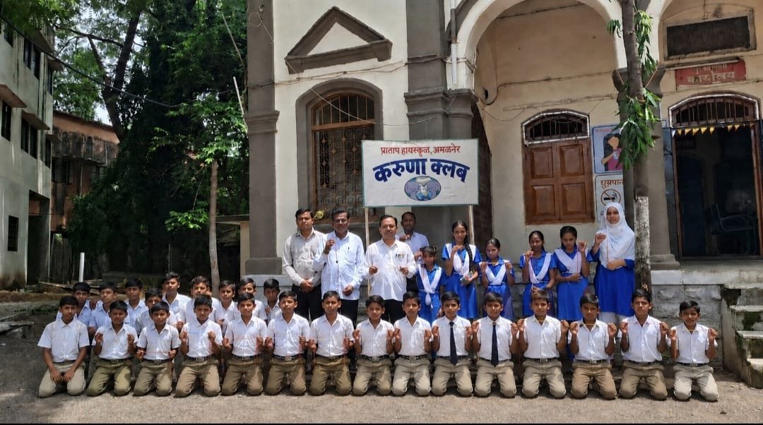 प्रताप हायस्कूलच्या विद्यार्थ्यांकडून भारतीय जवानांसाठी राखी निर्मिती,  करुणा क्लबच्या माध्यमातून रक्षाबंधनाचा अनोखा उपक्रम