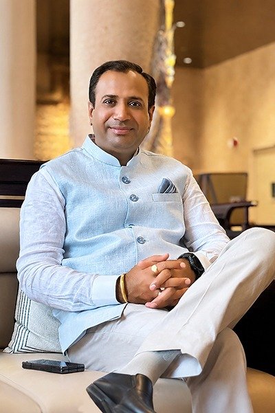 वाढदिवस विशेष… , अमळनेरच्या विकासासाठी ‘निकम मॉडेल’ची नवी दिशा! , उद्योजकतेतून राजकारणात प्रवेश; नगरसेवक ते उपनगराध्यक्ष असा वेगवान प्रवास — शहराच्या प्रश्नांवर थेट मैदानात उतरलेले प्रशांत निकम
