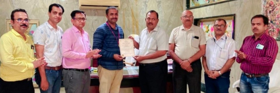 गुणवत्तेच्या प्रवासाला पीएचडीची कोंदण; प्रा. नितीन पवारांचा प्रेरणादायी शैक्षणिक प्रवास  ,दहावीपासून विद्यापीठापर्यंत अव्वल कामगिरी; २०२० मध्ये गोल्ड मेडल, आता डॉक्टरेट पदवी