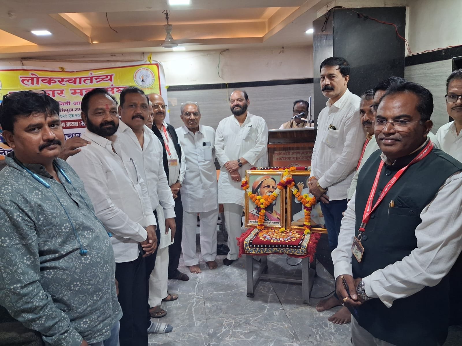 पत्रकारांनी अनाचार व सामाजिक अडचणी निर्भयतेने मांडल्या पाहिजेत- श्रीरंग पिंजरकर  लोकस्वातंत्र्य पत्रकार महासंघाचा ६० विचारमंथन मेळाव्यात लोकस्वातंत्र्य सामाजिक सेवा जीवन गौरव व राष्ट्रसेवा जीवनगौरव पुरस्कार ! श्रीरंगदादांच्या कार्याचा गौरव.  विविध बळी,स्व.डी.वाय‌.पाटील व पत्रकार कुंदन जाधव यांना श्रध्दांजली !  पत्रकार मनोज भगत,श्रीकृष्ण माळी‌व कलावंत समिती अध्यक्ष विठ्ठल खापरकर महाराज सन्मानित