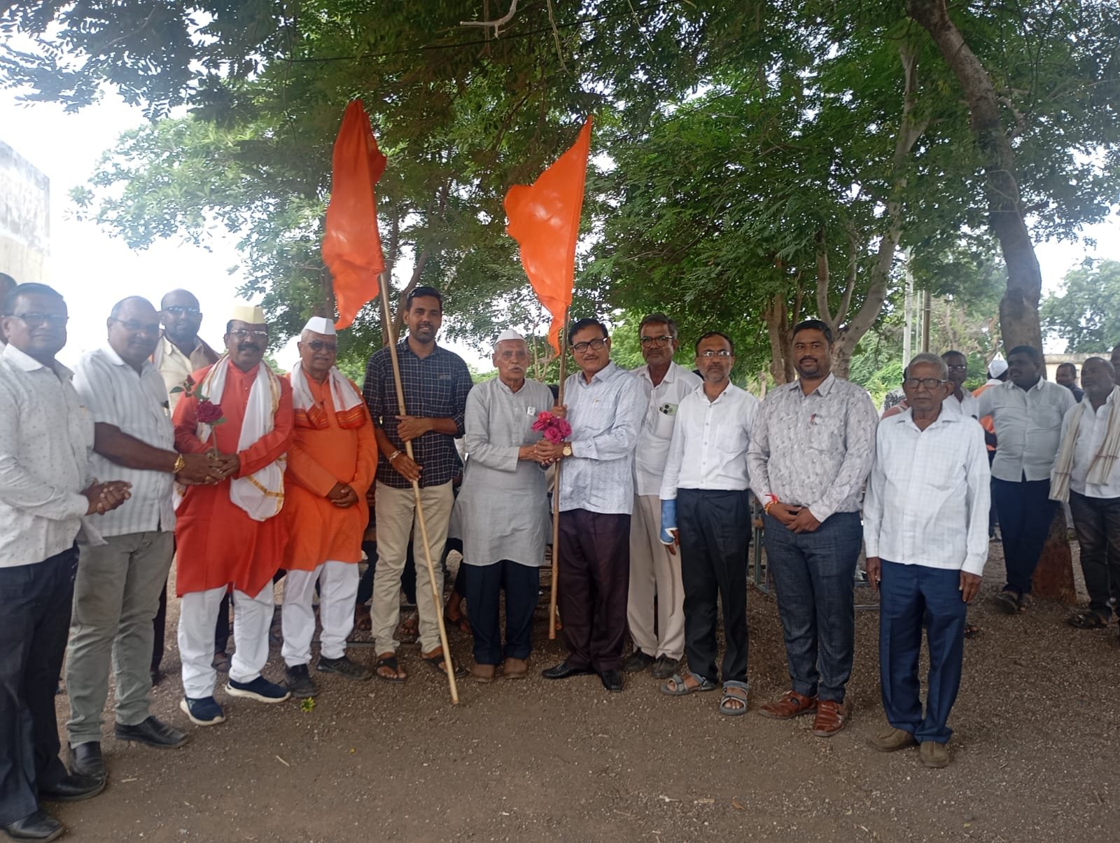 हर हर महादेवच्या गजराने दुमदुमला वारीचा मार्ग; अमळनेर ते कपिलेश्वर पायी वारी उत्साहात