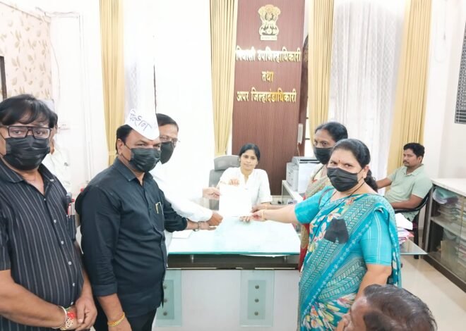जुनी पेन्शनसाठी जिल्हाधिकारी कार्यालयावर काळे मास्क बांधून मुकमोर्चा , आगामी निवडणुकात मतदानावर बहिष्कारचा इशारा , इच्छा मरणाची परवानगीची मागणी
