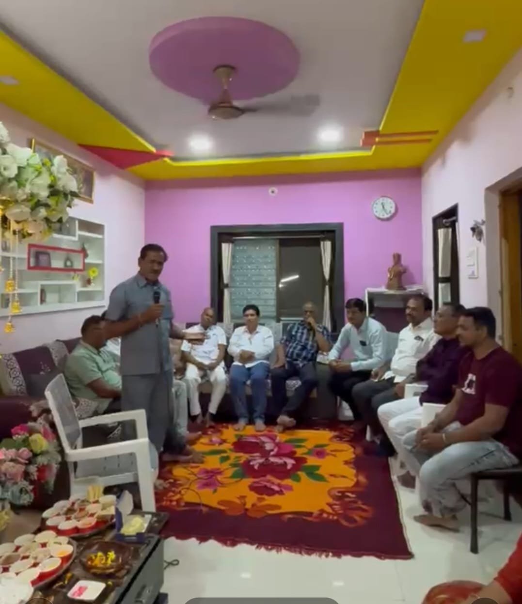 बासरीच्या सुरांत रंगला कृष्णजन्माचा सोहळा!  ,आर.के. नगरात प्राचार्य पी. के. पाटील यांच्या निवासस्थानी जन्माष्टमी उत्साहात; आबासाहेब गोकुळ पाटील यांचे प्रभावी प्रबोधन