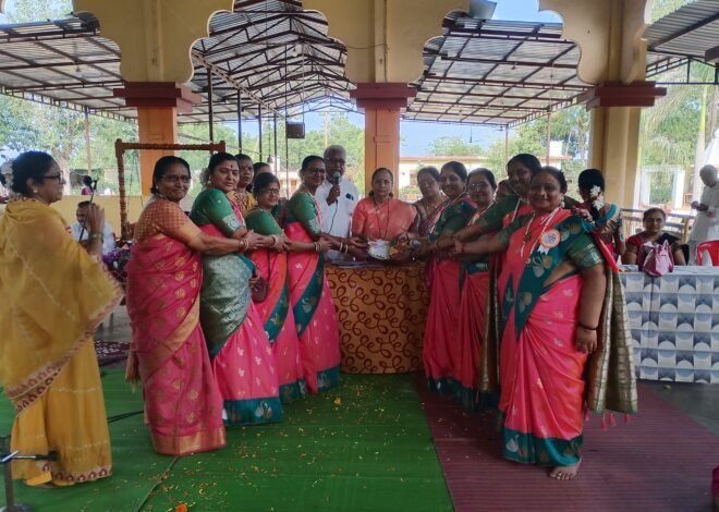 आपण, करूया भक्तीचा महोत्सव ! , कृष्ण जन्माष्टमी पर्वानिमित्त ‘कृष्णोत्सव’ भजन सेवाव्रती संमेलन २०२६  श्री नारायणी महिला मंडळ, अमळनेरच्या भक्तिसंगीताची उत्तम कामगिरी; मुक्ताईनगर येथील भजनसंध्येत प्रथम क्रमांकाचे पारितोषिक