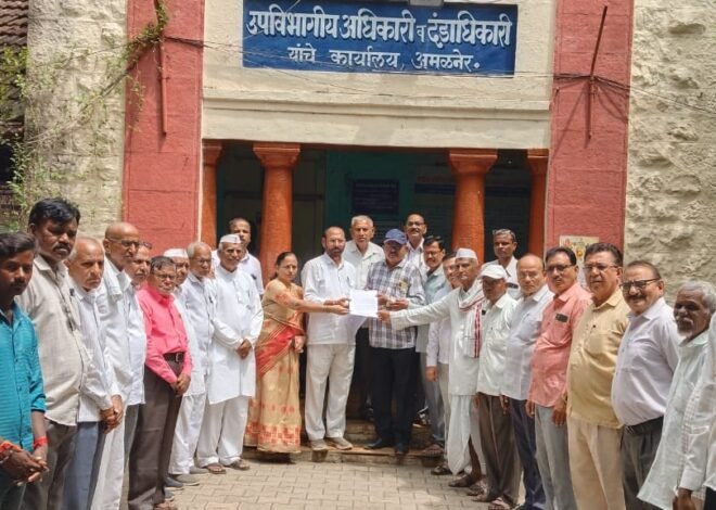 पावसाची आकडेवारी नको, बांधावर जाऊन पिकांची वस्तुस्थिती पाहा! , अमळनेर तालुक्यात खरीप पिके संकटात; सरसकट हेक्टरी आर्थिक मदतीसाठी काँग्रेसचे उपविभागीय अधिकाऱ्यांना निवेदन