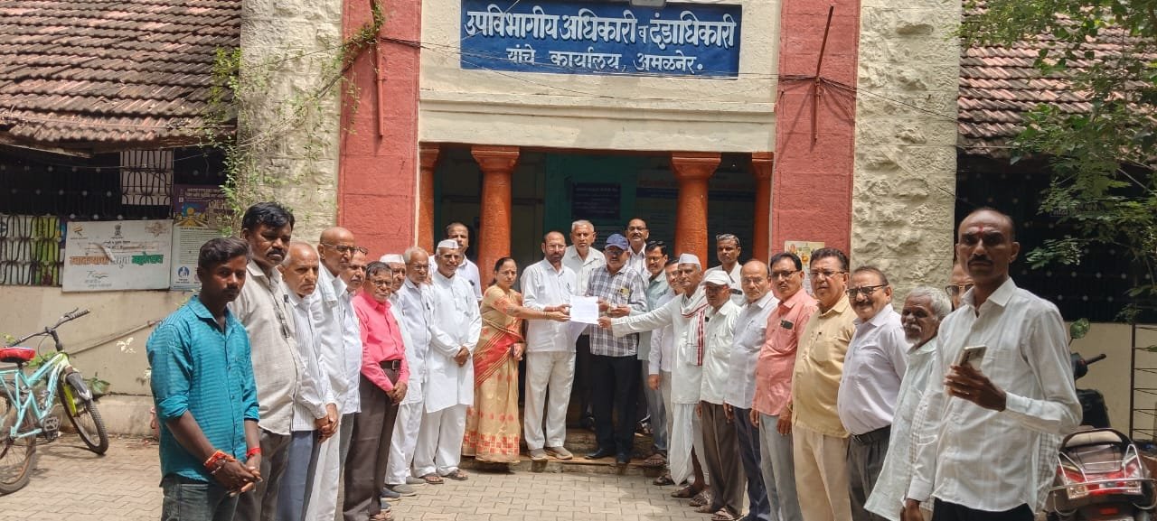 पावसाची आकडेवारी नको, बांधावर जाऊन पिकांची वस्तुस्थिती पाहा! , अमळनेर तालुक्यात खरीप पिके संकटात; सरसकट हेक्टरी आर्थिक मदतीसाठी काँग्रेसचे उपविभागीय अधिकाऱ्यांना निवेदन