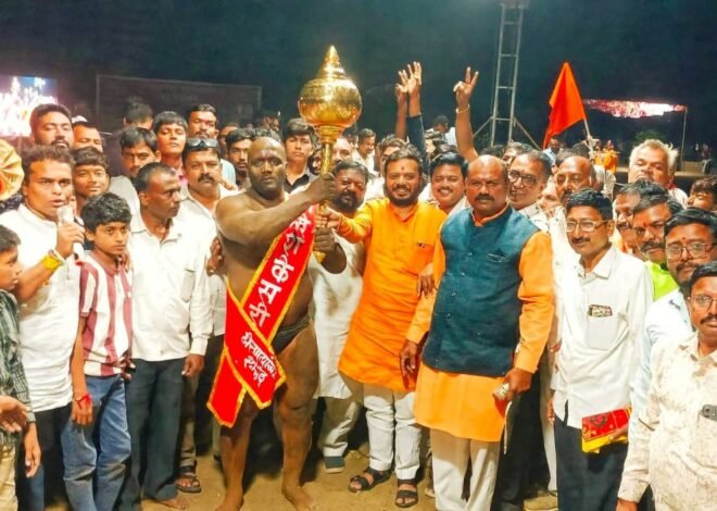 धरणगावात रंगला कुस्तीचा महासंग्राम; भारत मदने ठरले ‘खान्देश केसरी’ , हरियाणा चॅम्पियन मलंग रहेरा ठाकूर यांच्यावर मात; हजारो कुस्तीप्रेमींच्या उपस्थितीत चित्तथरारक लढती !