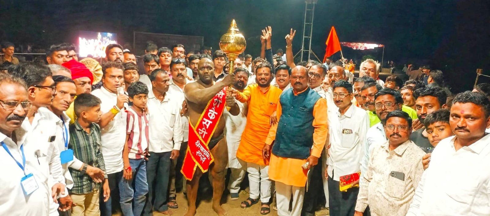 धरणगावात रंगला कुस्तीचा महासंग्राम; भारत मदने ठरले ‘खान्देश केसरी’ , हरियाणा चॅम्पियन मलंग रहेरा ठाकूर यांच्यावर मात; हजारो कुस्तीप्रेमींच्या उपस्थितीत चित्तथरारक लढती !